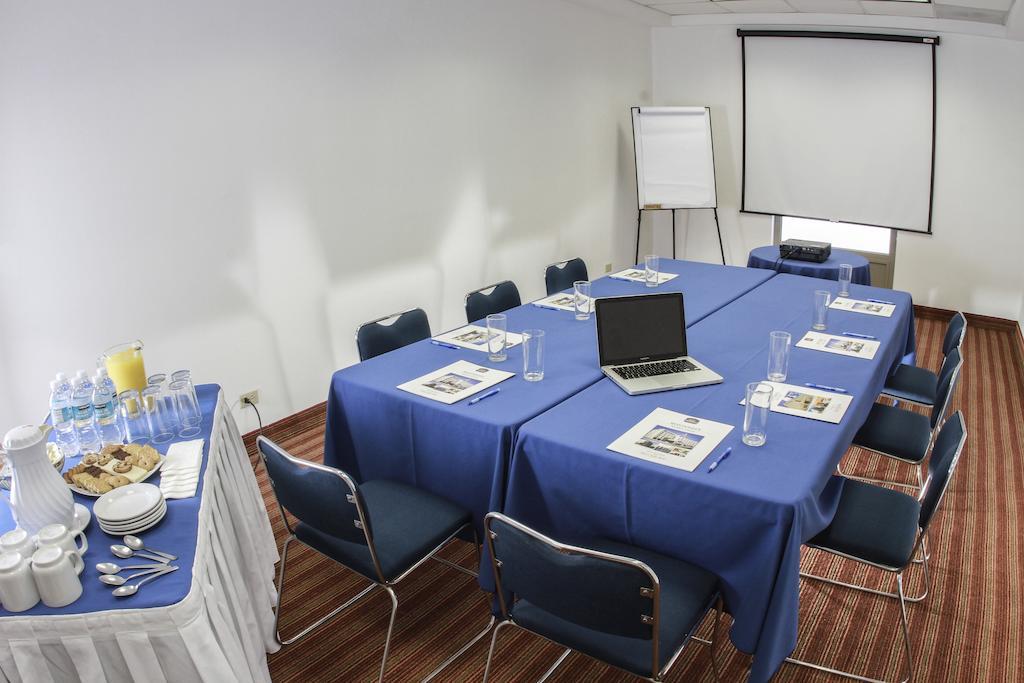 Wyndham Garden Monterrey Valle Real Kinh doanh bức ảnh